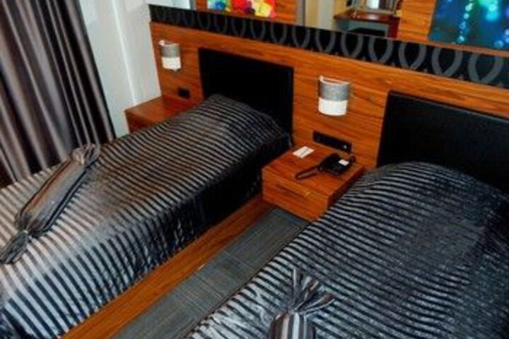 Room 10 of 35