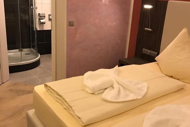 Room 35 of 63