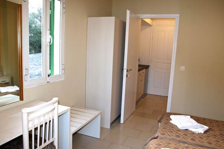 Room 30 of 106
