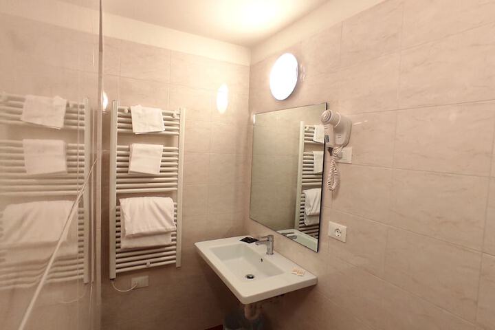 Room 34 of 52