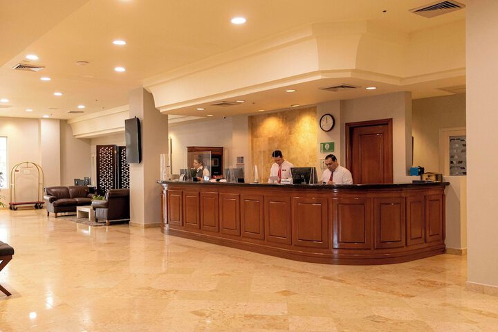 Entrance & Lobby