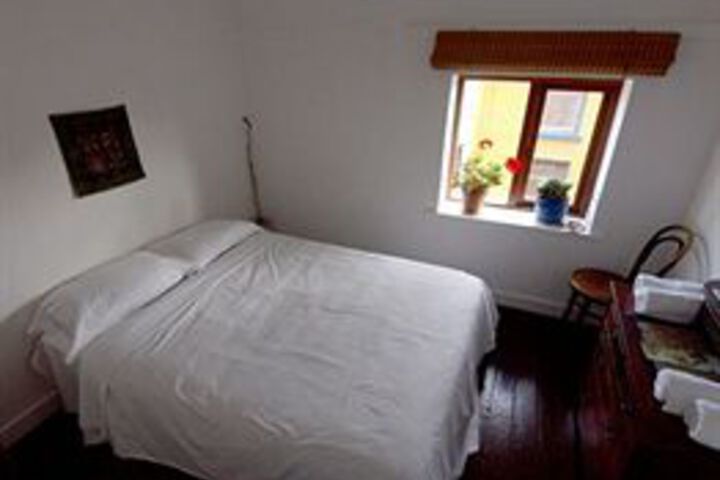Room 6 of 13