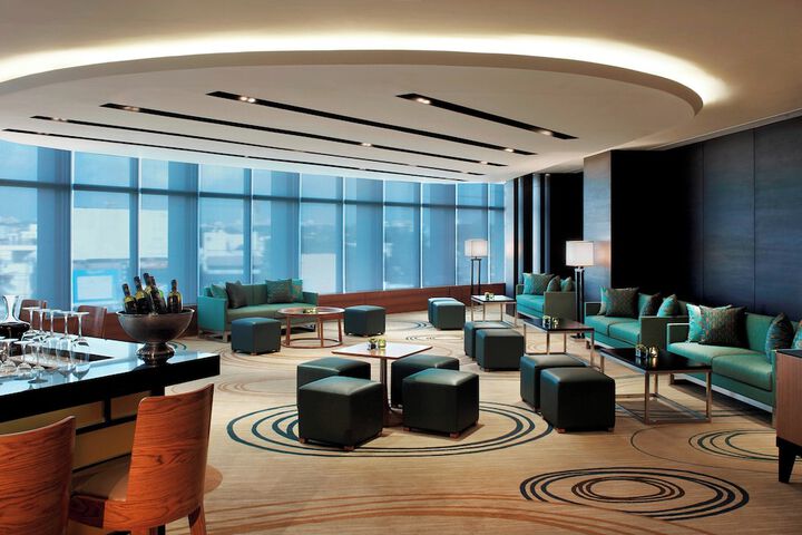 Lounge 23 of 41