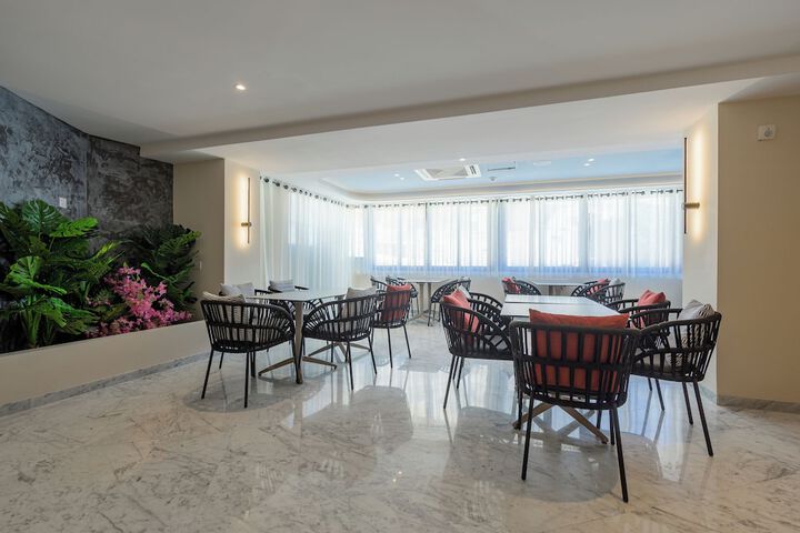 Entrance & Lobby