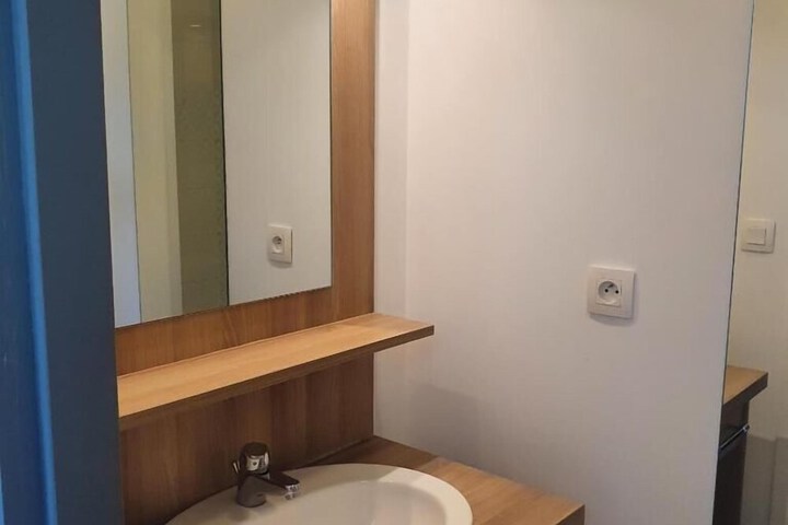 Room 4 of 9