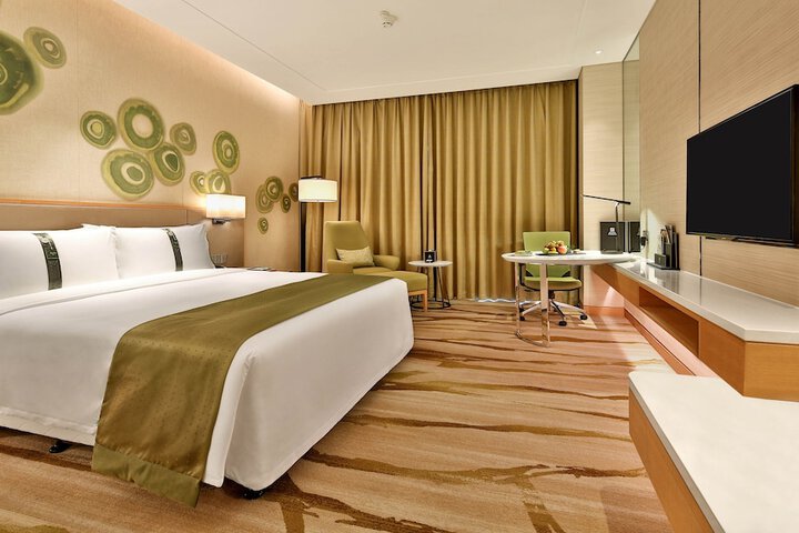 Room 10 of 92