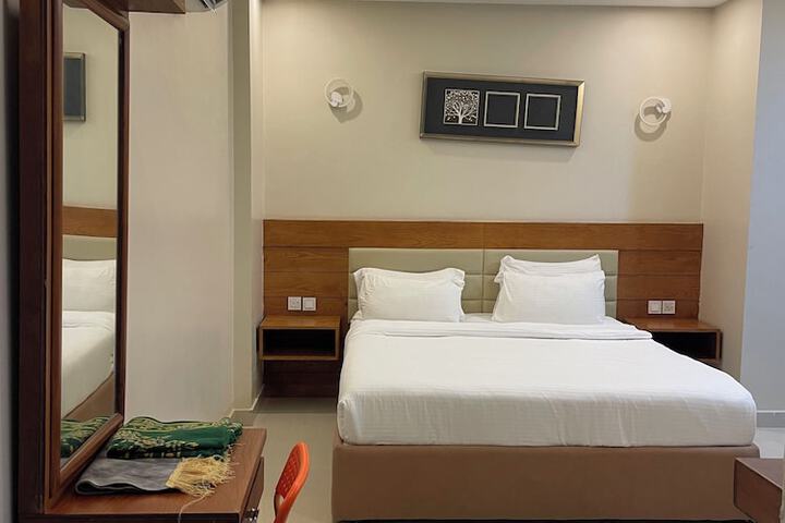 Room 14 of 40