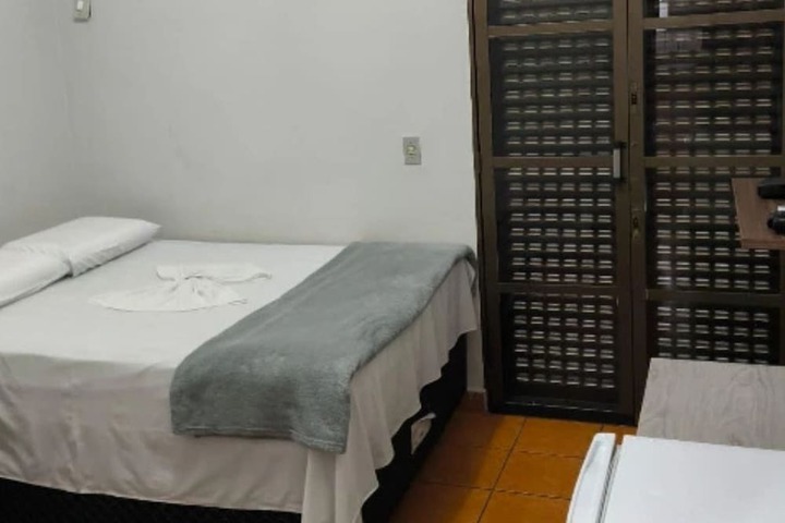 Room 4 of 27