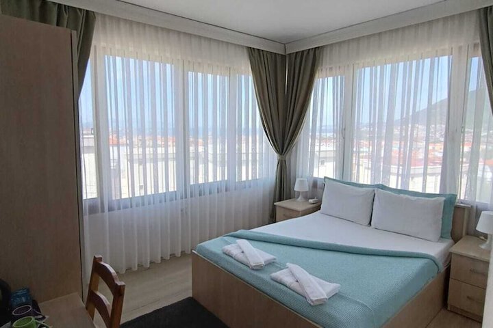 Room 9 of 14
