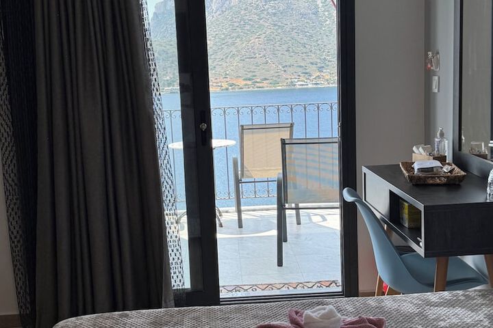 Room 4 of 78
