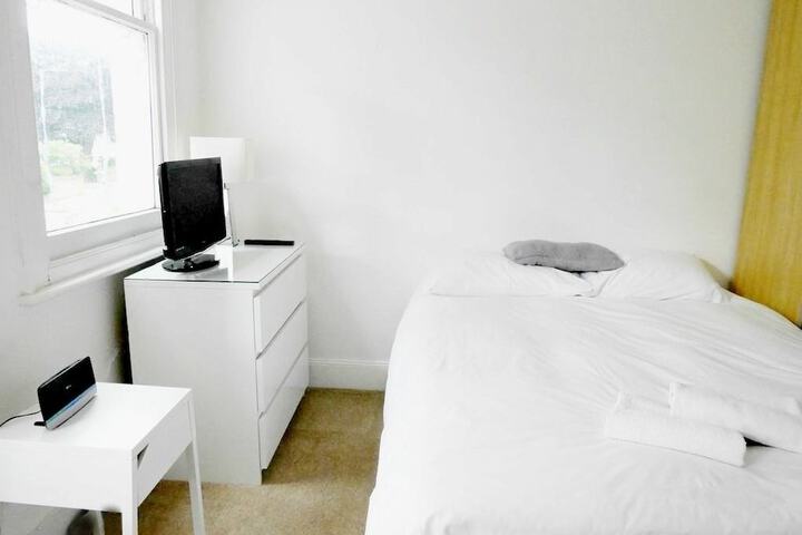 Room 5 of 42