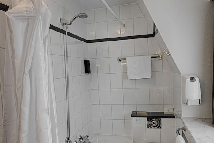 Room 53 of 71