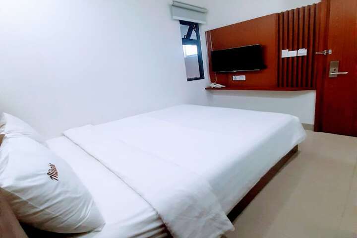 Room 28 of 46
