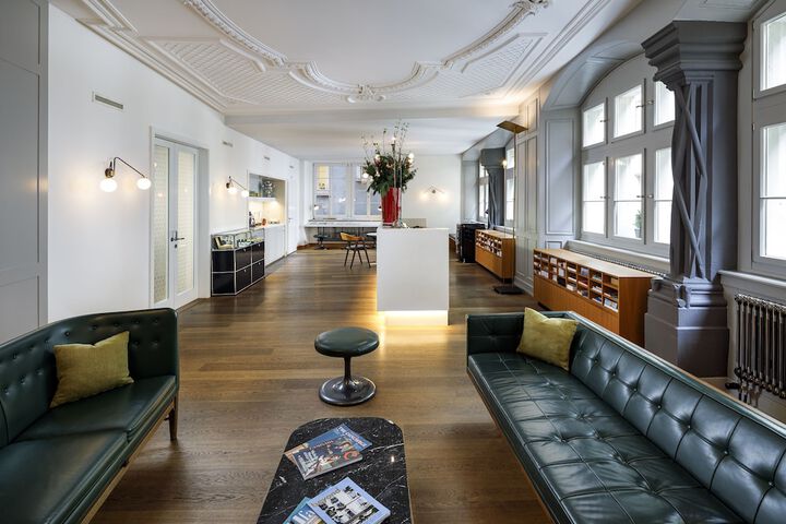 Guest Lobby