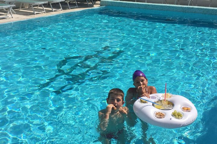 Pool 32 of 76