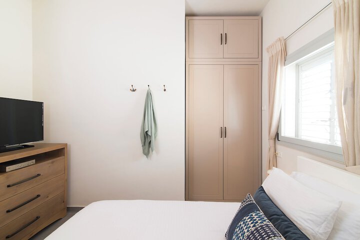Room 4 of 78