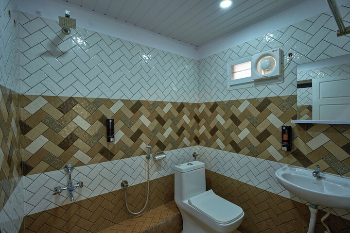 Room 12 of 25