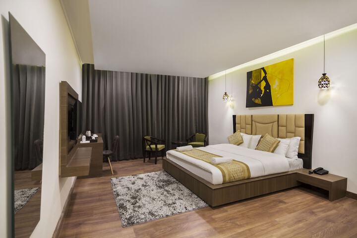 Room 4 of 13