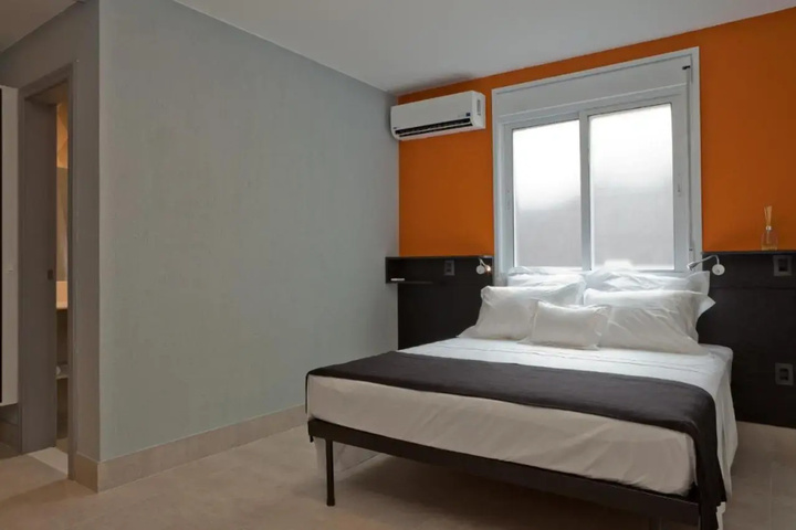 Room 2 of 17