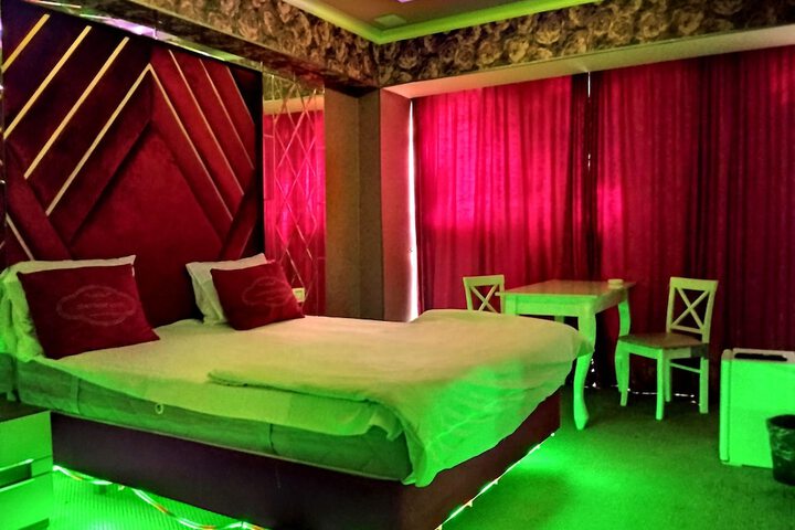 Room 3 of 16