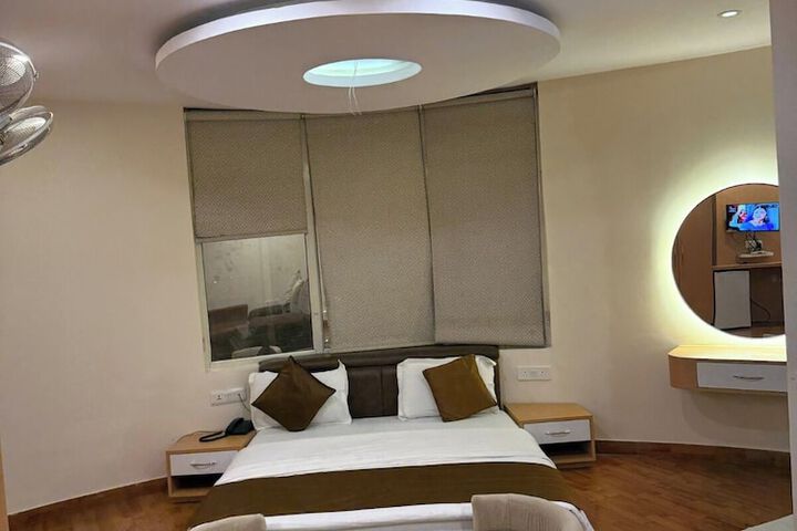 Room 34 of 51