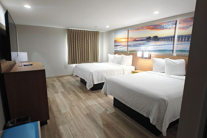 2 Queen Beds (13 of 16)