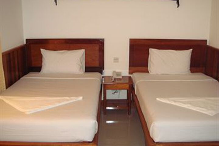 Room 13 of 30