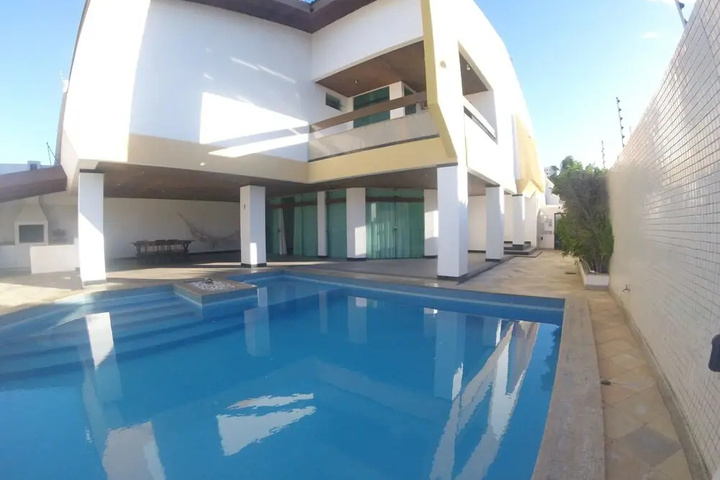 Pool 4 of 6
