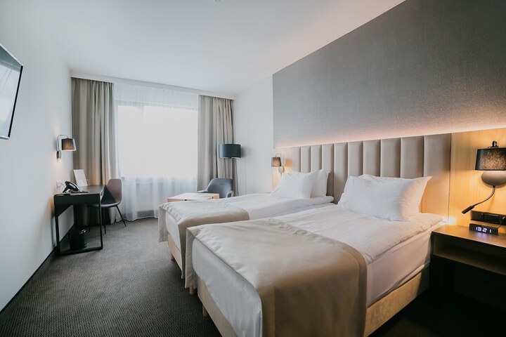Room 13 of 35