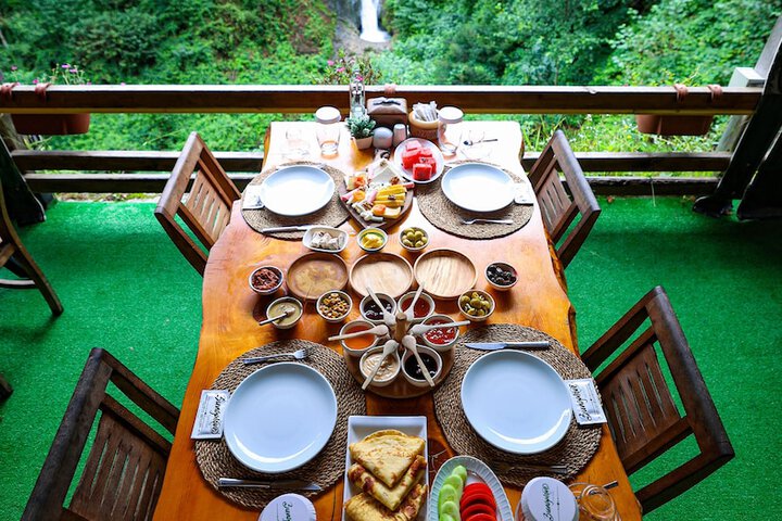 Dining 58 of 64