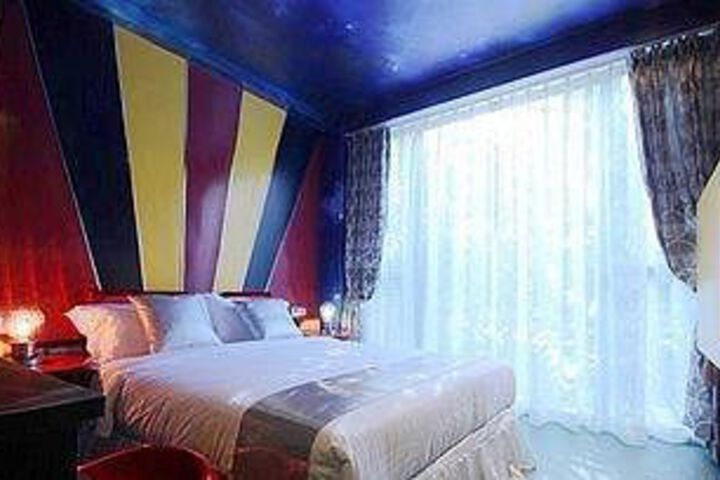 Room 2 of 37