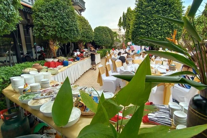 Dining 5 of 8
