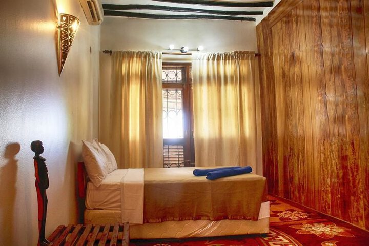 Room 17 of 18