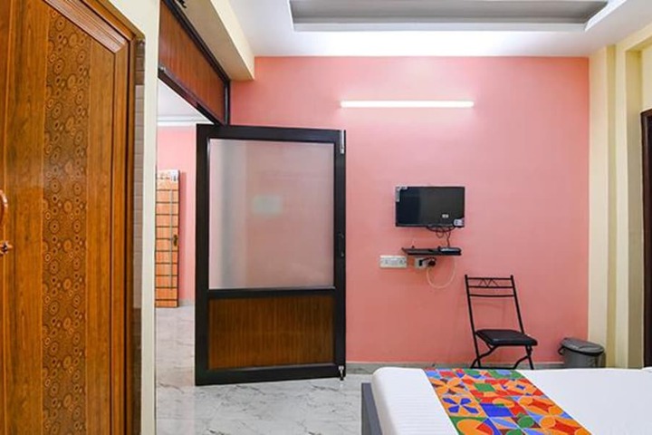 Room 12 of 34