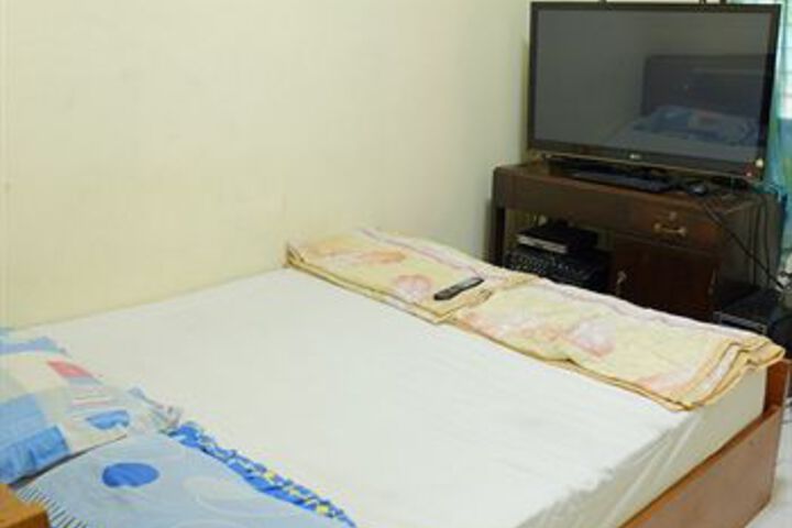 Room 5 of 17
