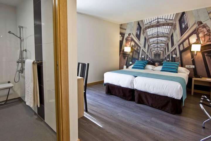 Room 21 of 66
