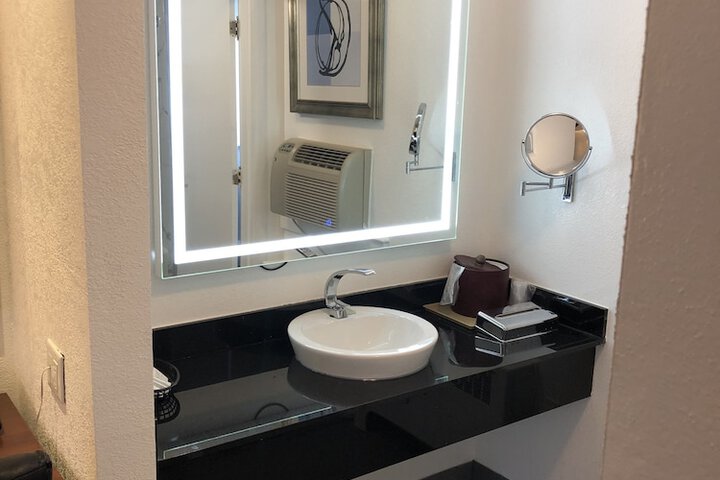 Bathroom sink