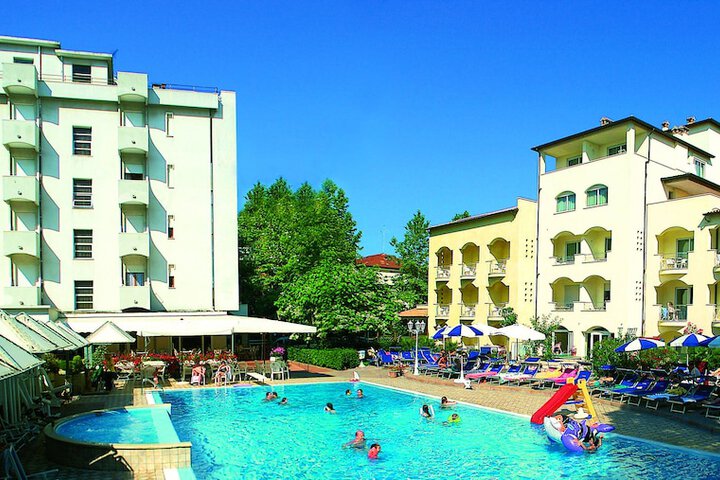 Hotel with Pool