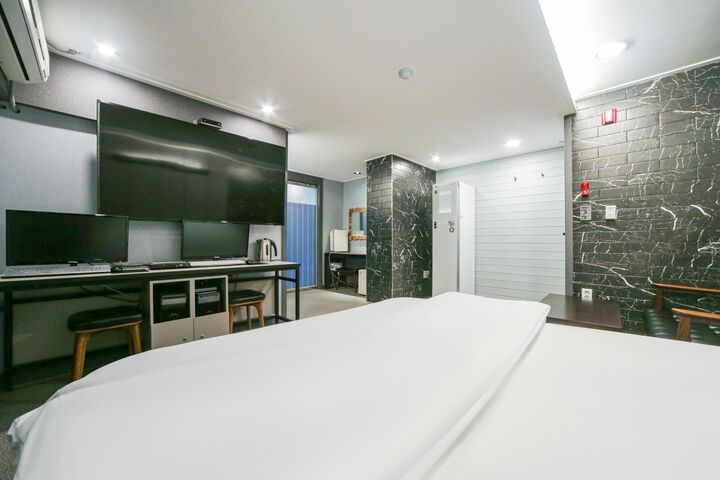 Room 56 of 70