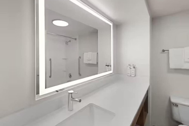 Room 18 of 37
