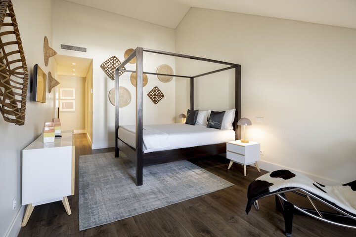 Room 9 of 60