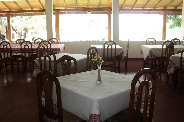 Dining 17 of 24