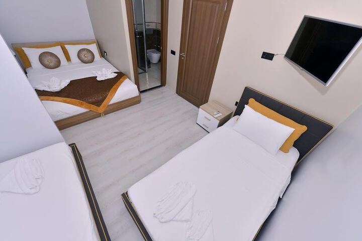 Room 12 of 22