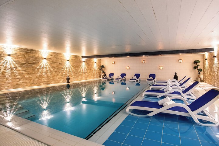 Hotel Pool