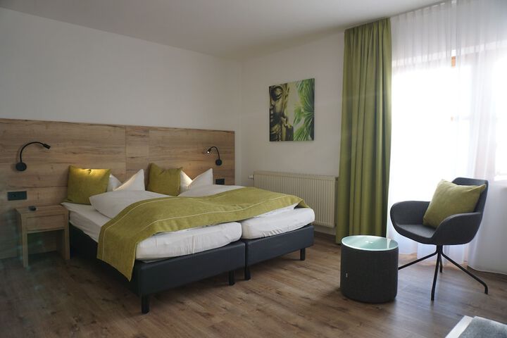Room 6 of 11
