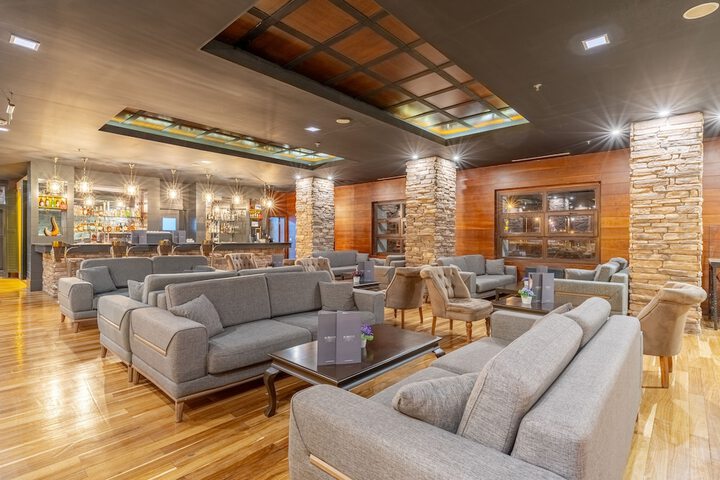 Entrance & Lobby