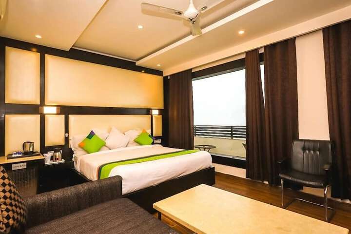 Room 9 of 38