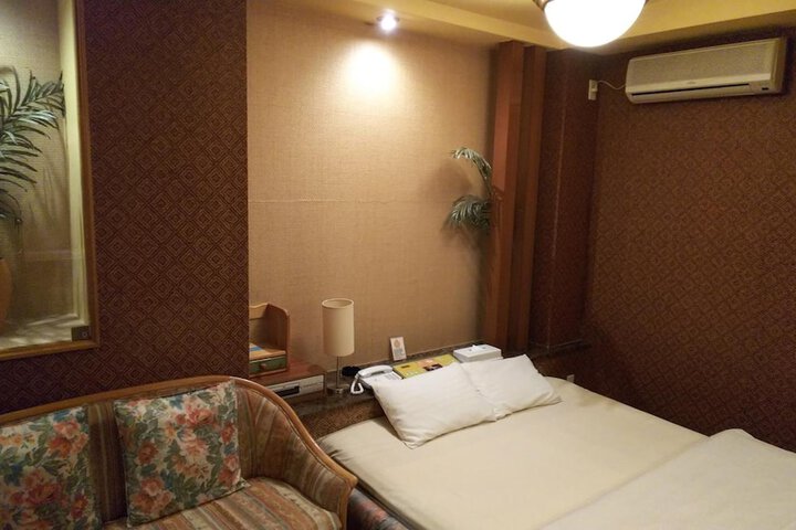 Room 6 of 43