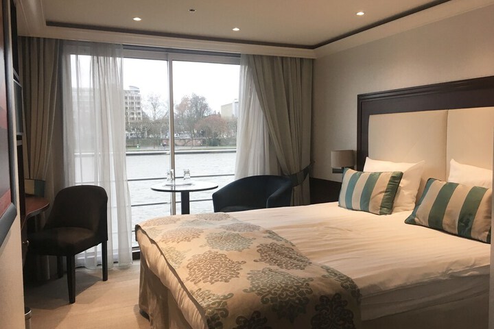 Room 15 of 54