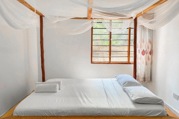 Room 4 of 66
